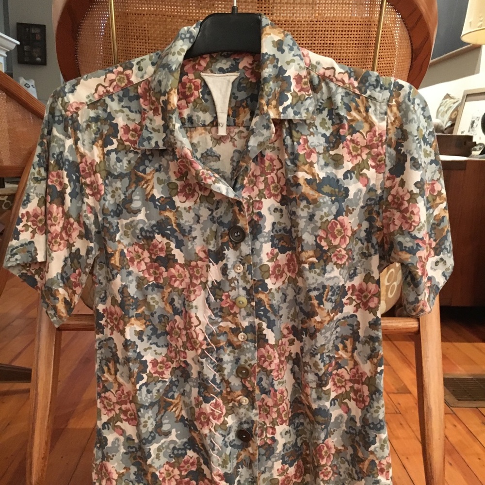 Vintage Floral Shirt! short sleeves, size S/M